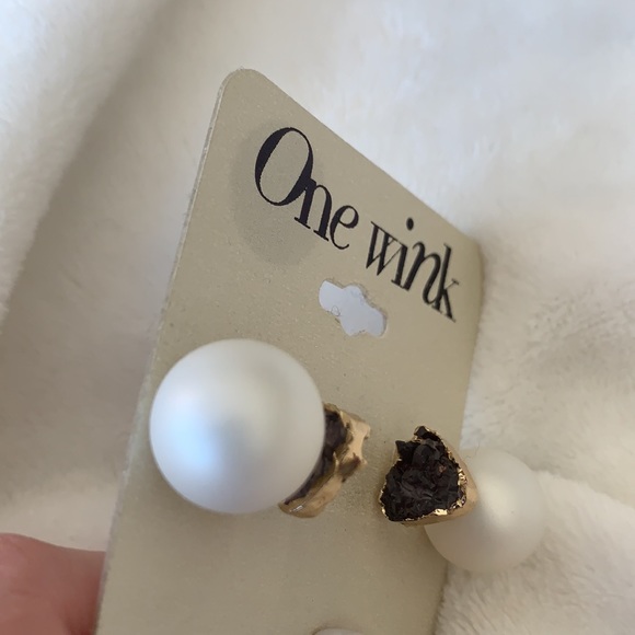 NWT One Wink Two-Sided Pierced Earrings - Picture 2 of 3